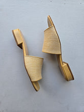 Load image into Gallery viewer, Sister x Soeur - Bobby Sandal - Natural Raffia
