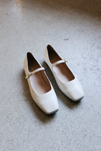 Load image into Gallery viewer, Sister x Soeur - Bianca Ballet Flats - Cream - front
