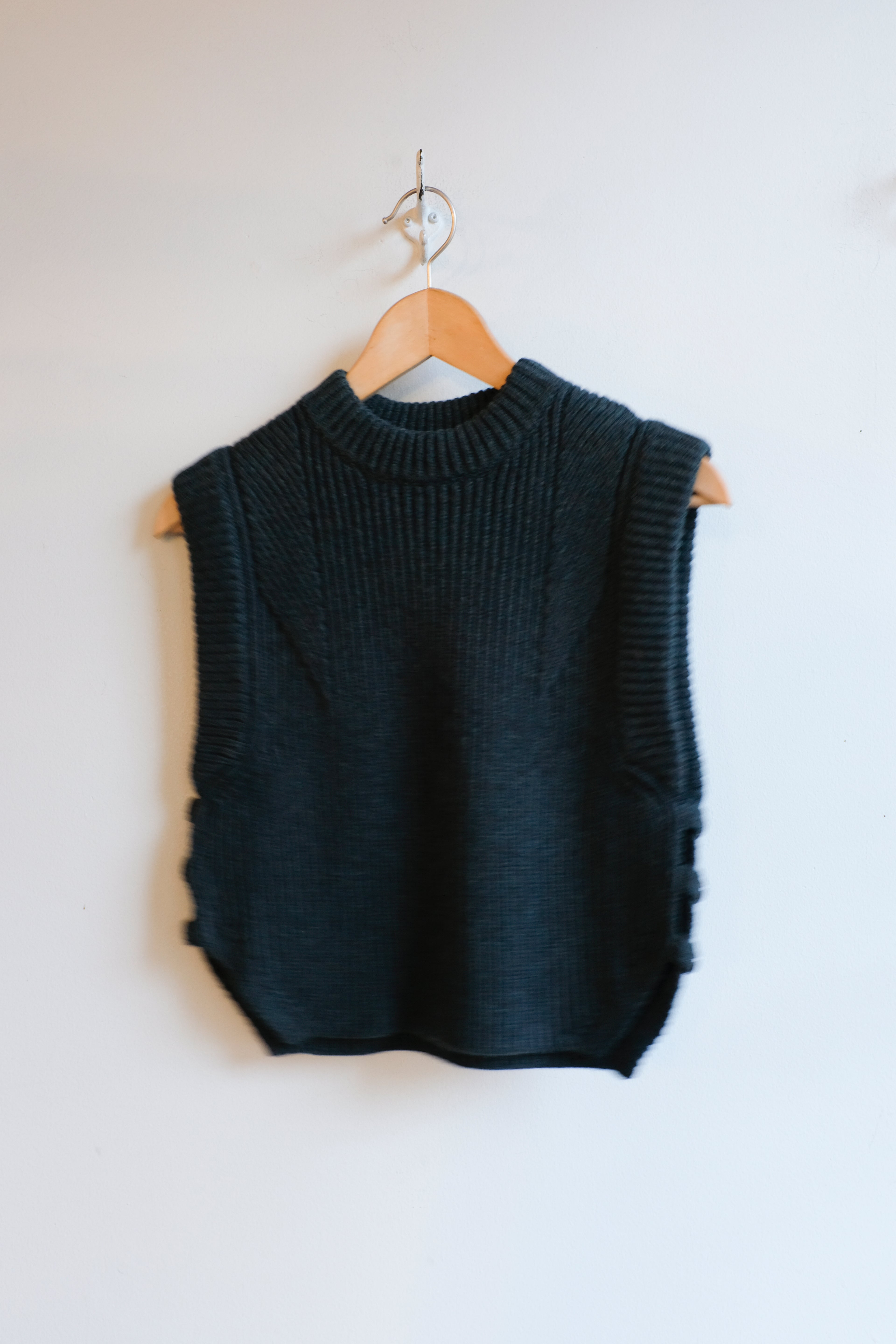 Soeur - Alky Knit Vest - Forest Green - flat front