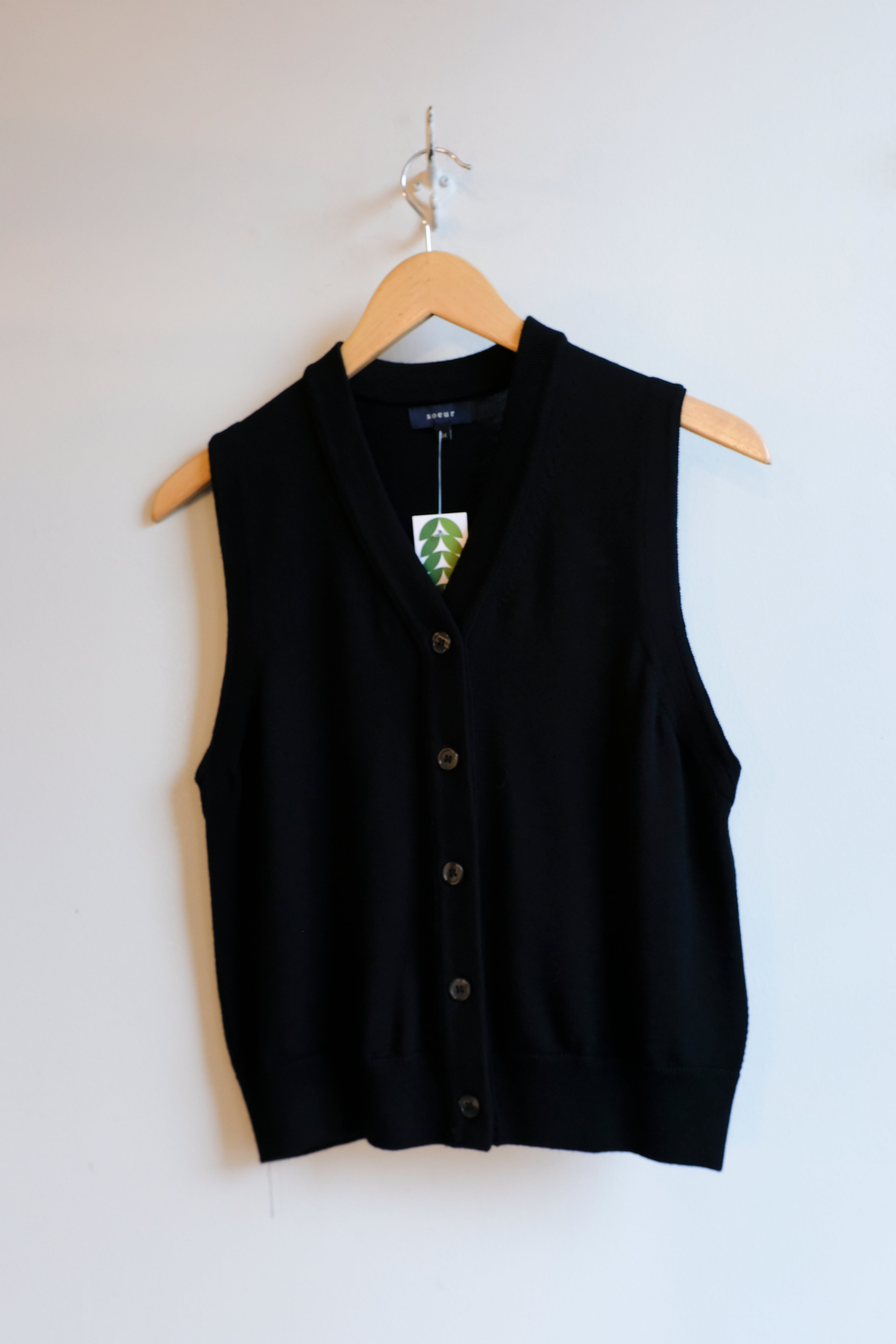 Soeur - Chiara Sleeveless Cardigan - Black - flat front