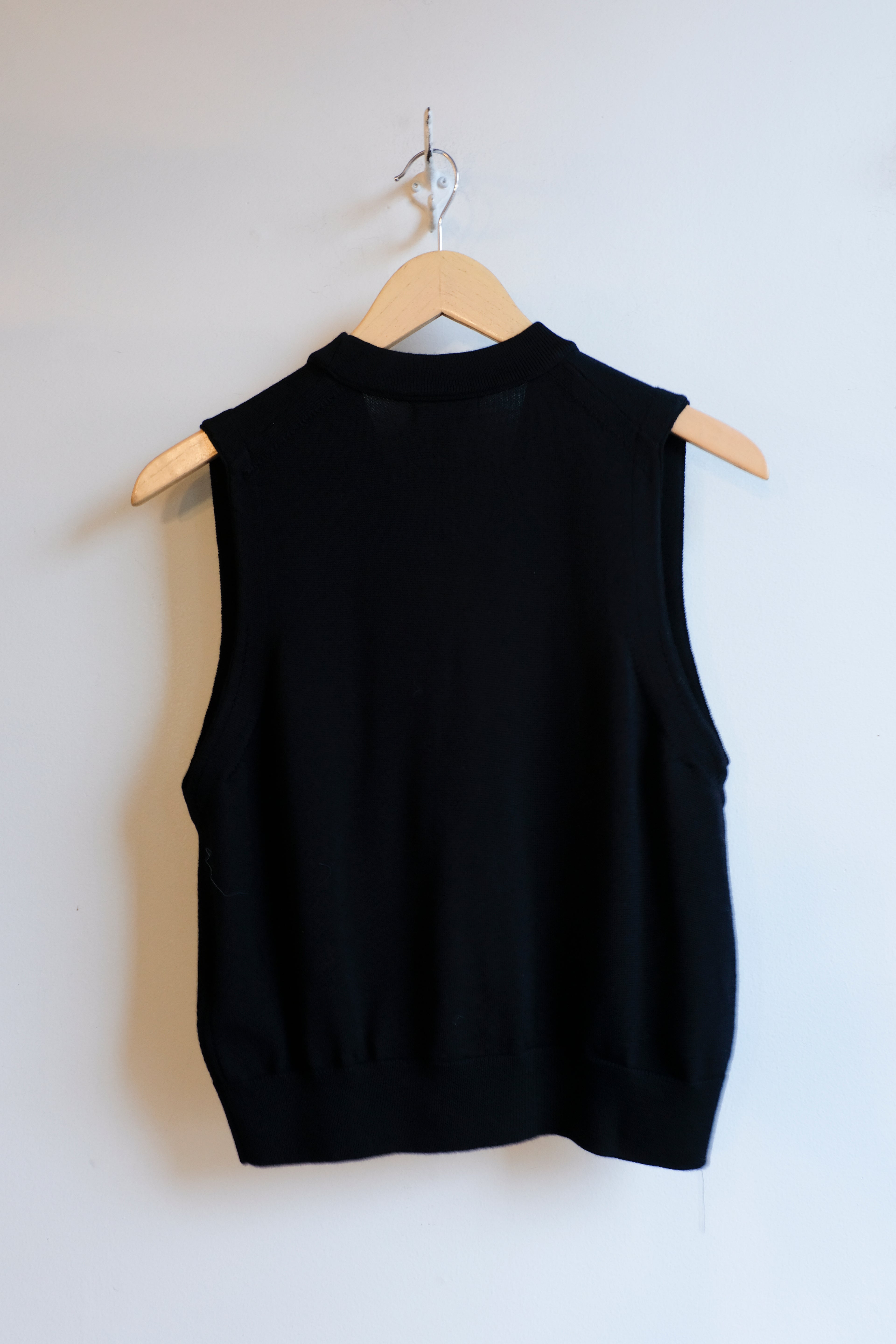 Soeur - Chiara Sleeveless Cardigan - Black - flat back