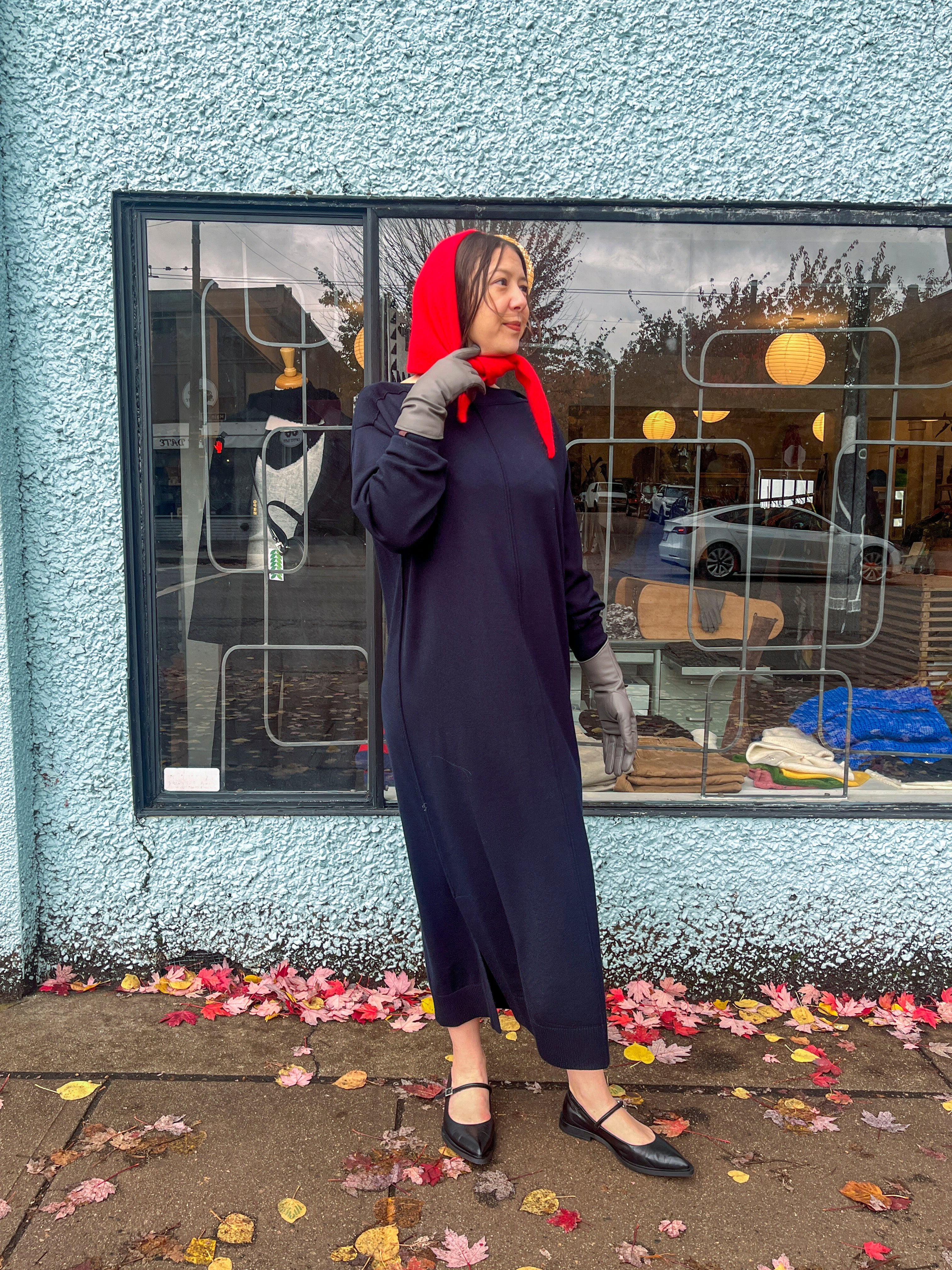 Le Bonne - Bandana (Lambswool)  - Crimson, worn on model