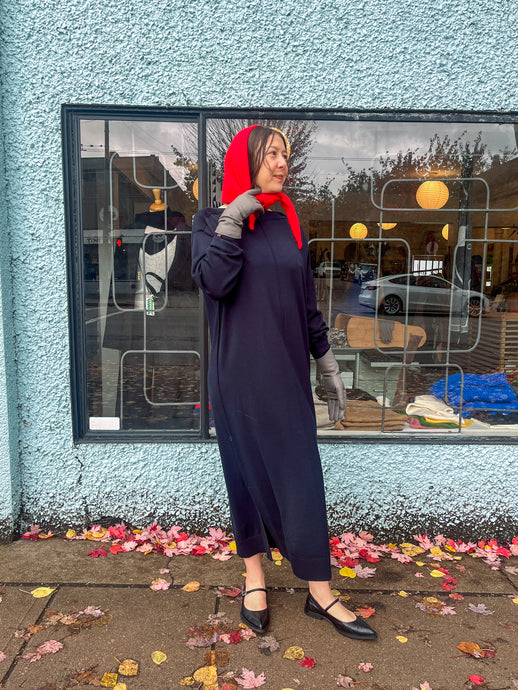 Le Bonne - Bandana (Lambswool)  - Crimson, worn on model