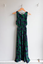 Load image into Gallery viewer, thinking Mu - Kin Dress - Leaf Dark - flat front

