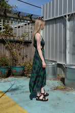 Load image into Gallery viewer, thinking Mu - Kin Dress - Leaf Dark - side
