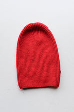 Load image into Gallery viewer, Thinking Mu Amor Beanie - Red
