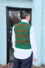 Load image into Gallery viewer, Thinking Mu - Tea Knitted Vest - Wallpaper Brown - back
