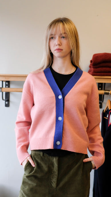 Wemoto - Ruth Cardigan - Pink  - flat front