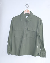 Load image into Gallery viewer, wemoto - Pippa Overshirt - Sage - front
