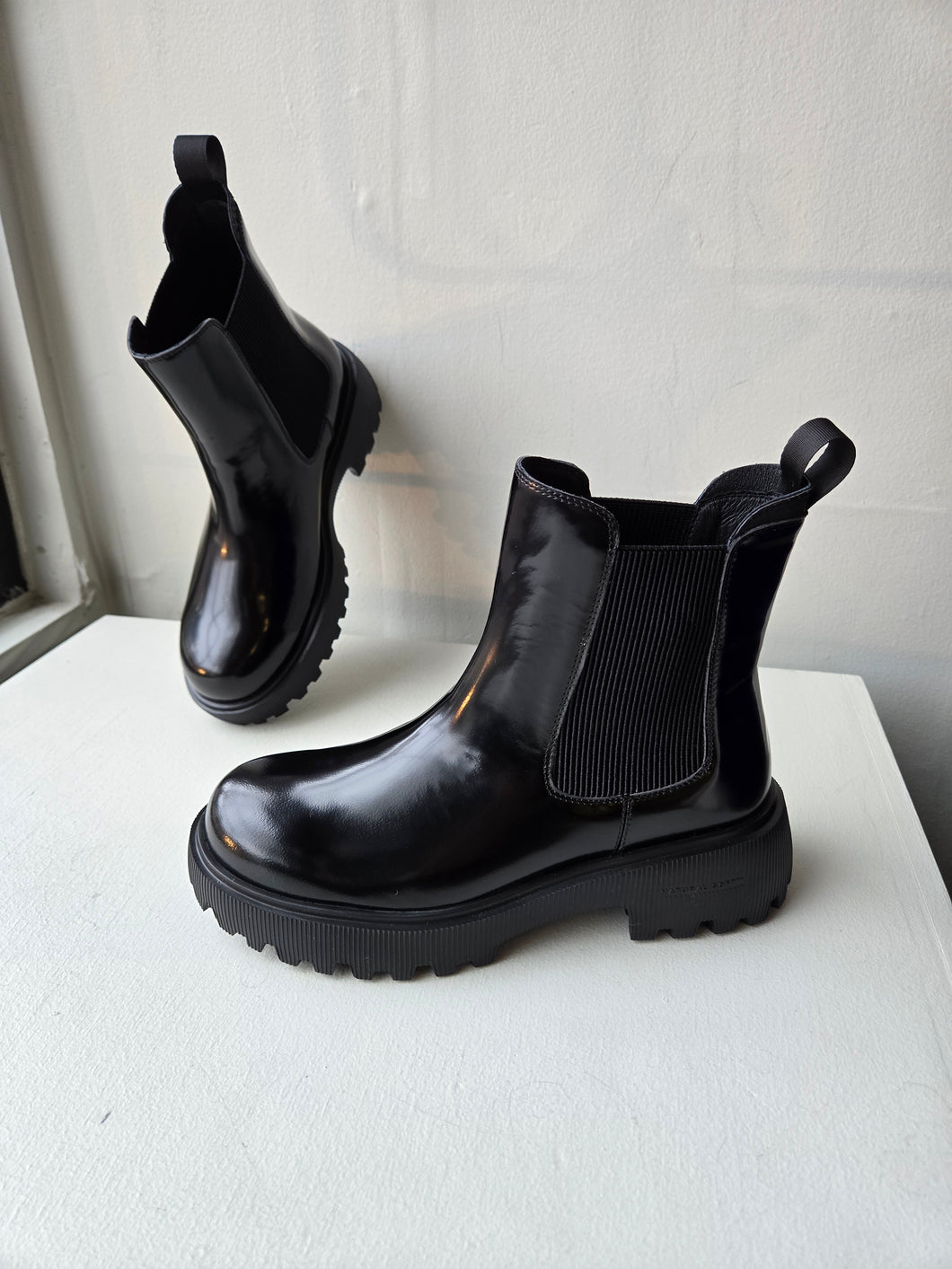 Aya Chelsea Boot - Black Patent