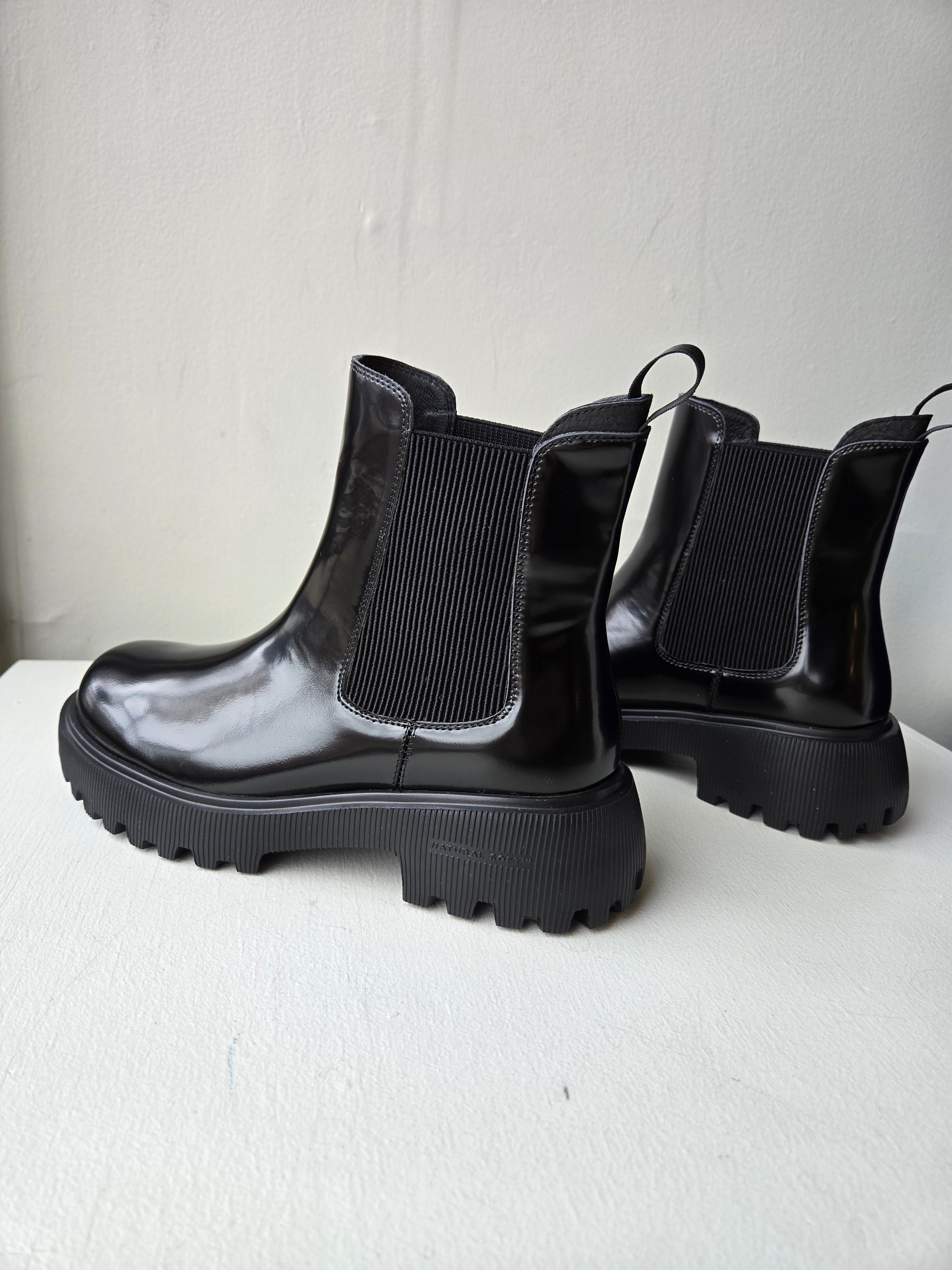 Aya Chelsea Boot - Black Patent