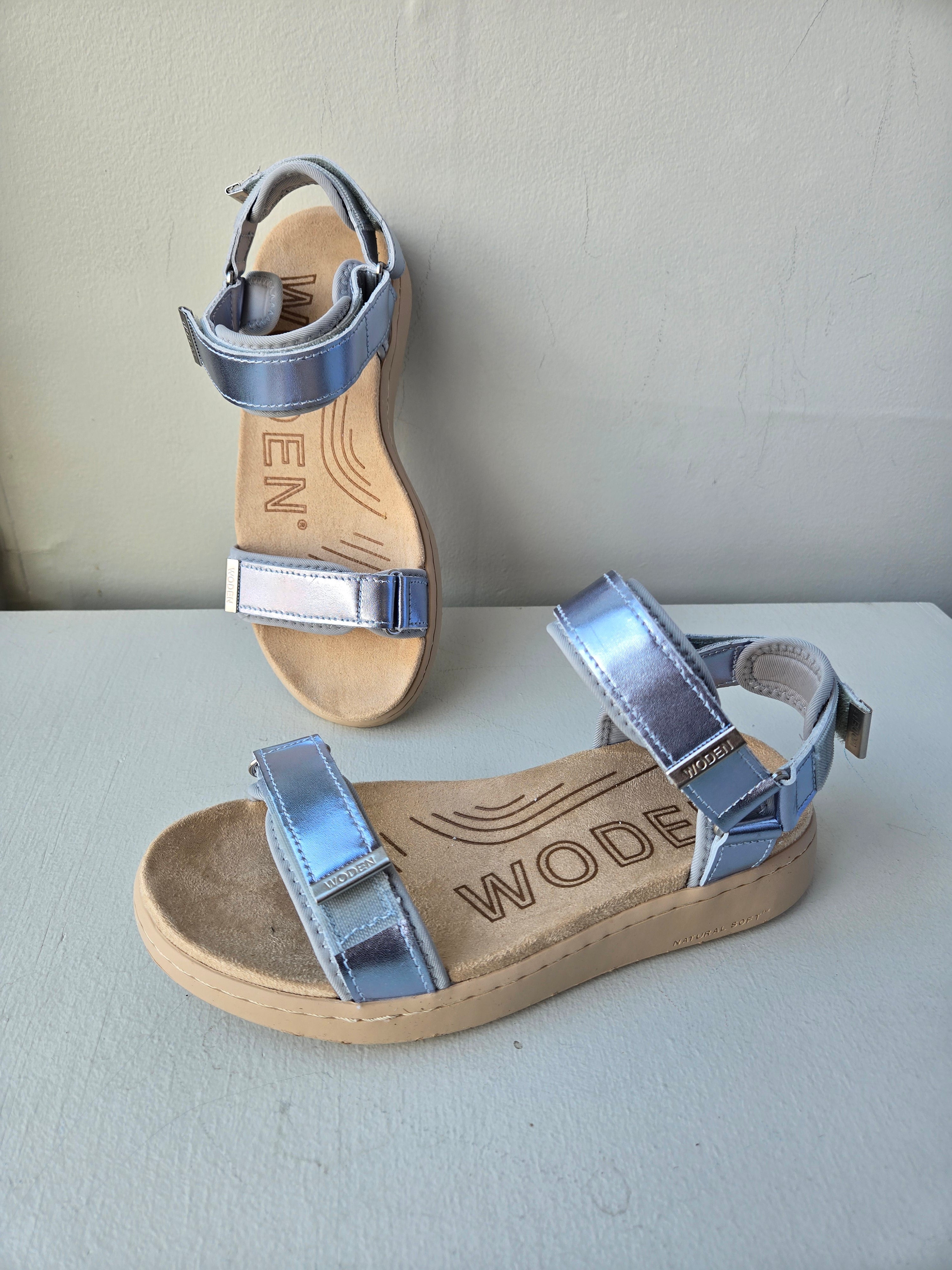 Line Sandal - Metallic Ice Blue