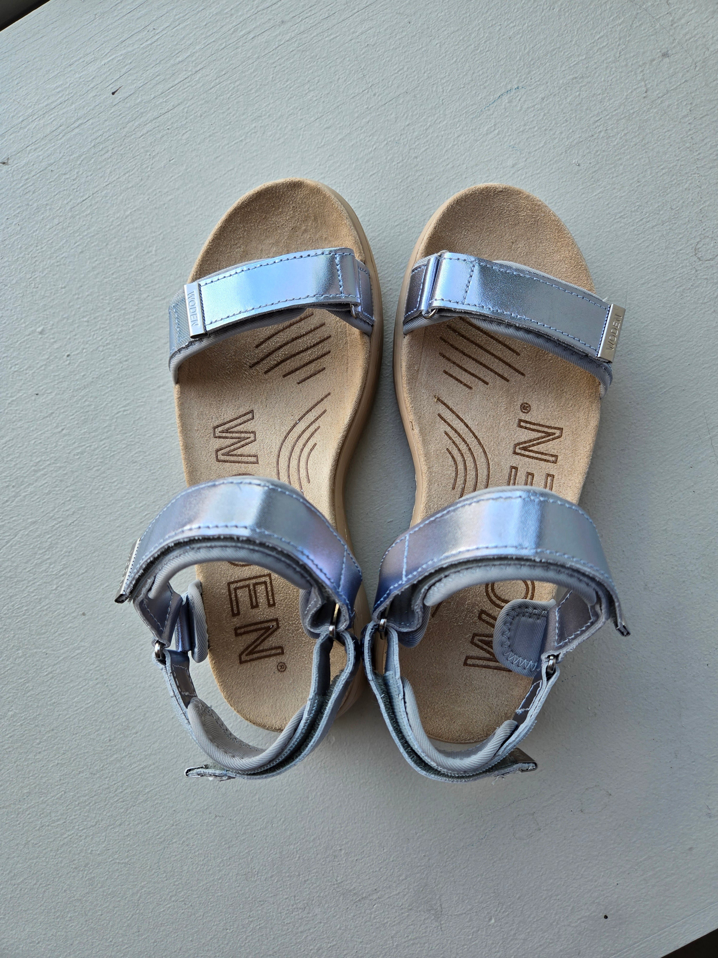 Line Sandal - Metallic Ice Blue
