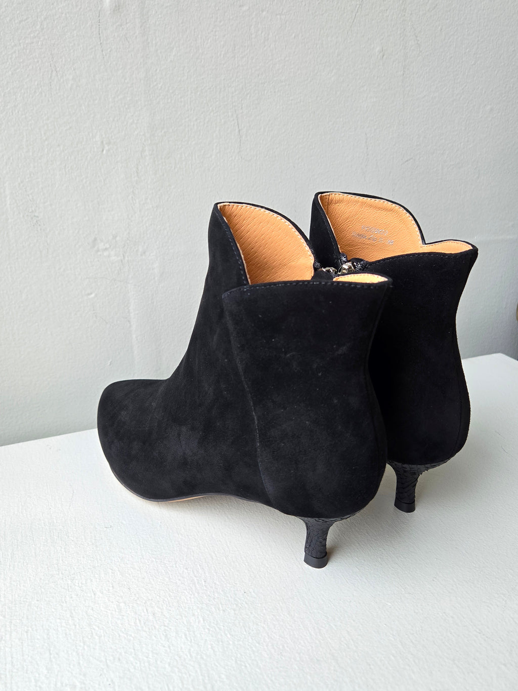 Woden Saga Zip S Boot - Black