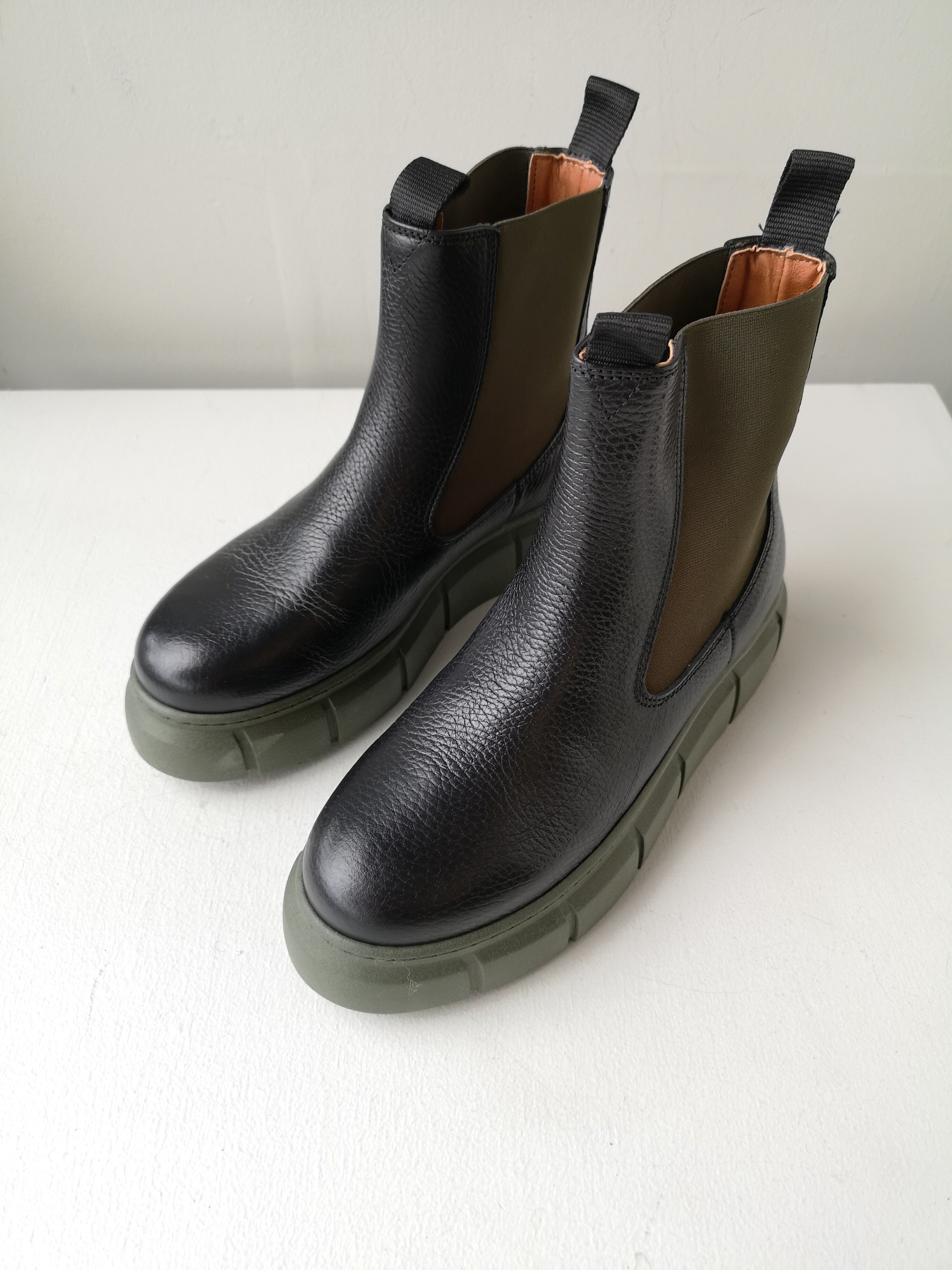 Tove Chelsea Boot Black – Eugene Choo