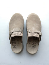 Load image into Gallery viewer, Woden Vega Clog Suede - Silver Mink
