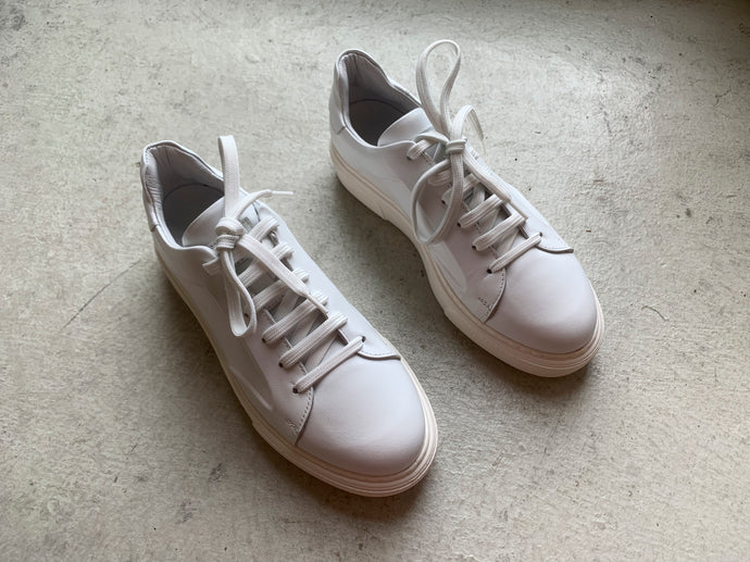 Ateliers Volt Sneaker in white - elegant chunkiness.