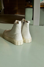 Load image into Gallery viewer, Ateliers Kane Boot - Off White - back
