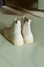 Load image into Gallery viewer, Ateliers Kane Boot - Off White - back details
