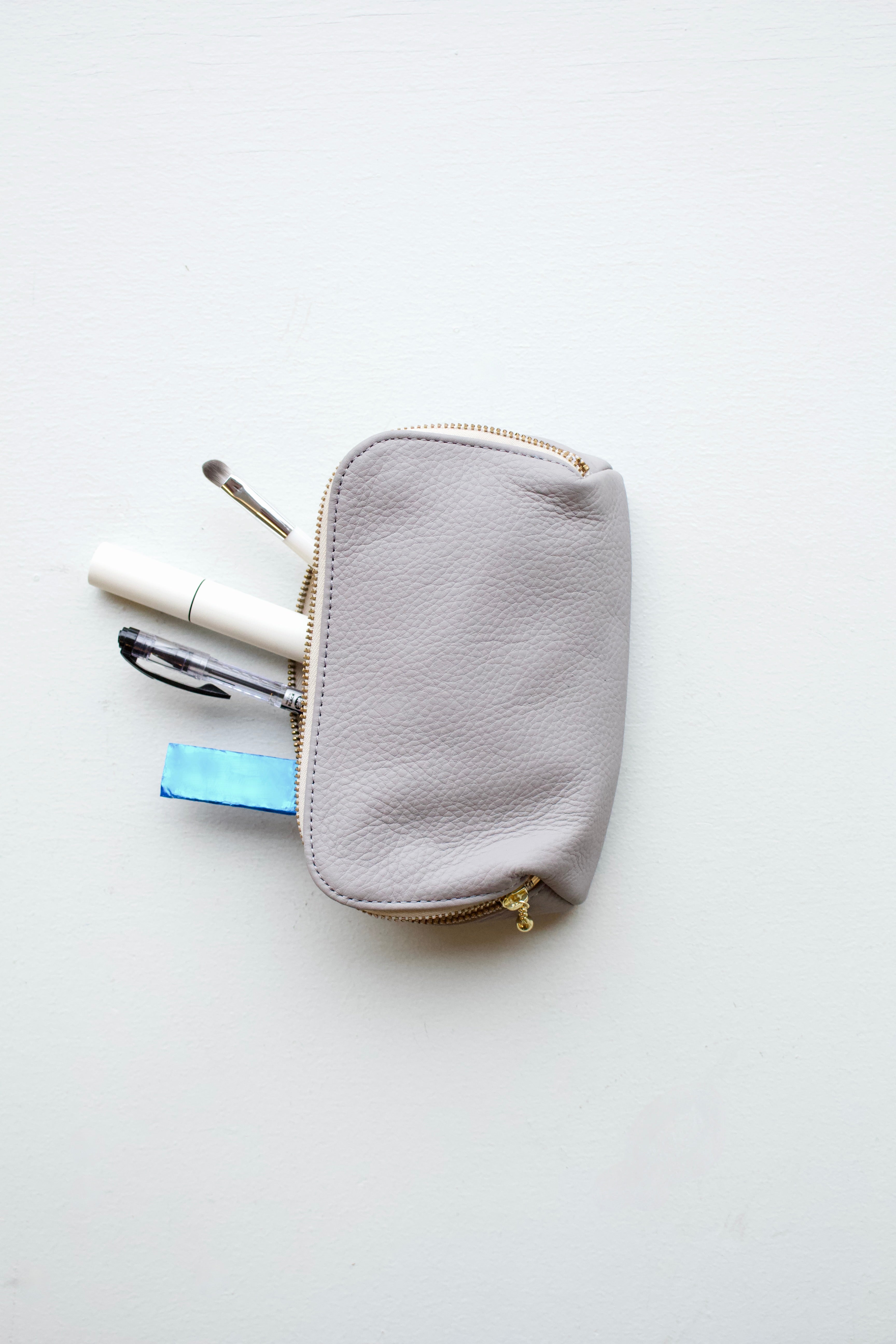 Erin Templeton - Kiss & Makeup Bag - Grey