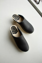 Load image into Gallery viewer, Old School Clog on Mid Heel - Black
