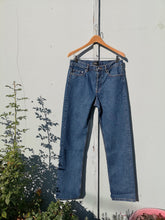 Load image into Gallery viewer, APC - Jean Standard - Indigo - front
