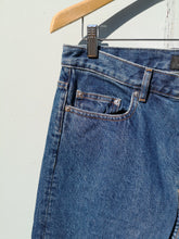 Load image into Gallery viewer, APC - Jean Standard - Indigo - front detail of side pocket, coin pocket, belt loop

