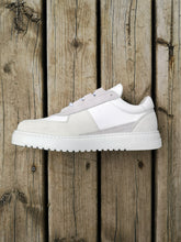 Load image into Gallery viewer, Filippa K - Jeremy Sneaker in white - side profile

