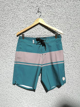 Load image into Gallery viewer, Globe - Bootleg Dreams Boardshort - Sea - front
