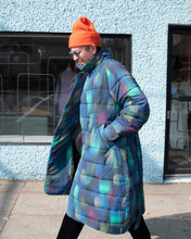Load image into Gallery viewer, It was a bit too hot on shooting day for this coat (15c), so we&#39;re sure it&#39;ll keep you bundled up when warmth is needed.
