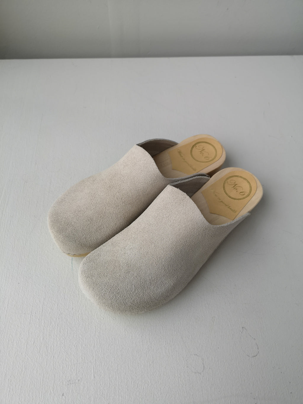 No.6 - Contour Clog on Flat Base - Chalk Suede