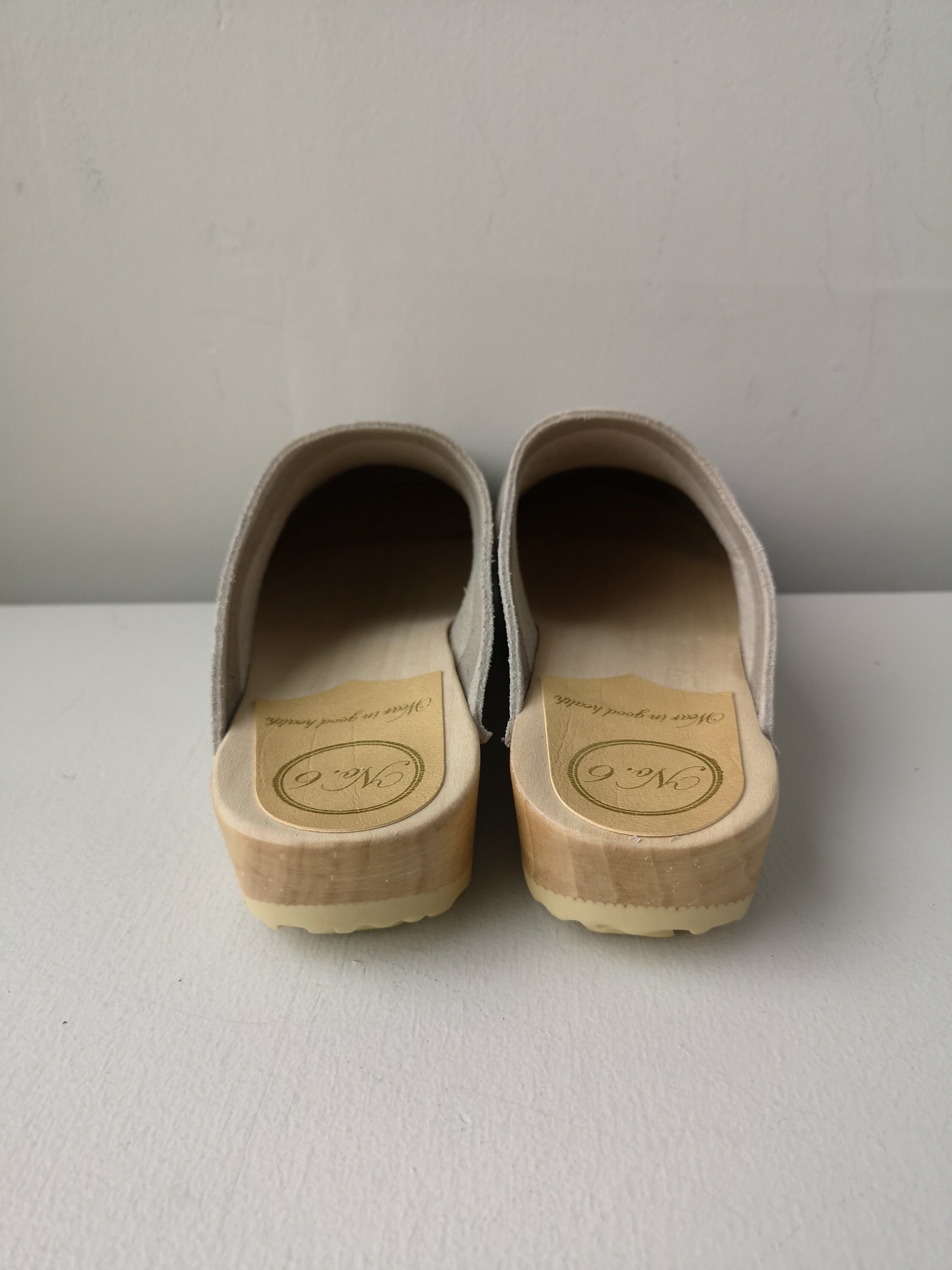 No.6 - Contour Clog on Flat Base - Chalk Suede