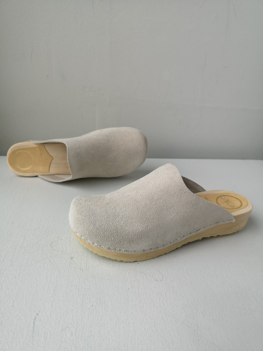 No.6 - Contour Clog on Flat Base - Chalk Suede