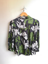 Load image into Gallery viewer, No.6 Esme Shirt - Midnight/Green Tulips - back
