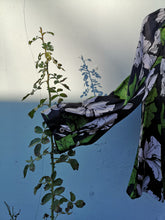 Load image into Gallery viewer, No.6 Esme Shirt - Midnight/Green Tulips - sleeve and cuff button detail
