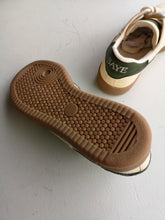Load image into Gallery viewer, SAYE - Modelo &#39;89 Vegan Cactus - Olive Green/Cream, rubber sole tread and back logo

